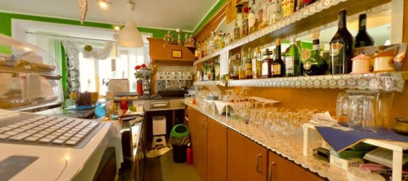 Дом с 7 комнатами в Пьова Массая, Италия № 277826 6