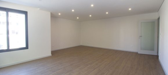 3 bedrooms Apartment in Porto, Portugal No. 130149 2