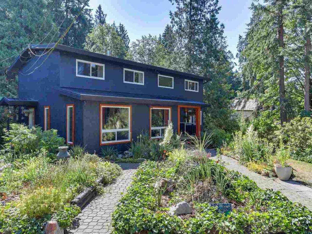 6 bedrooms Farm in Surrey, Canada No. 1413