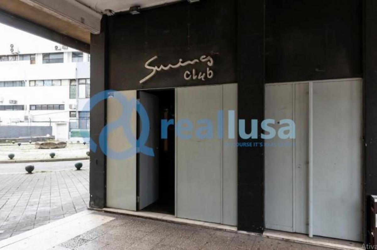 Laden in Porto, Portugal 653m², Nr. 8151