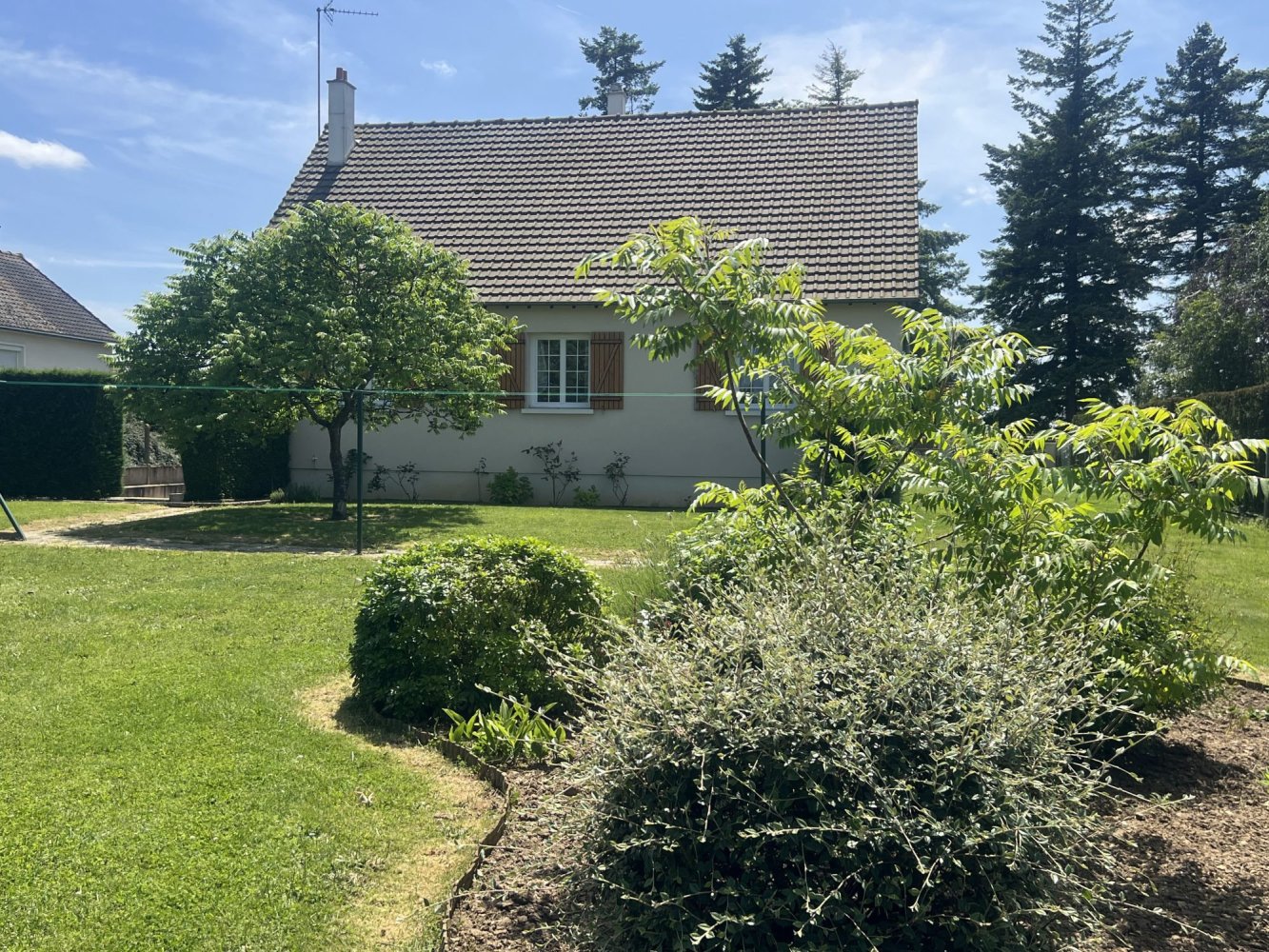 4 bedrooms House in Chartres, France No. 275654