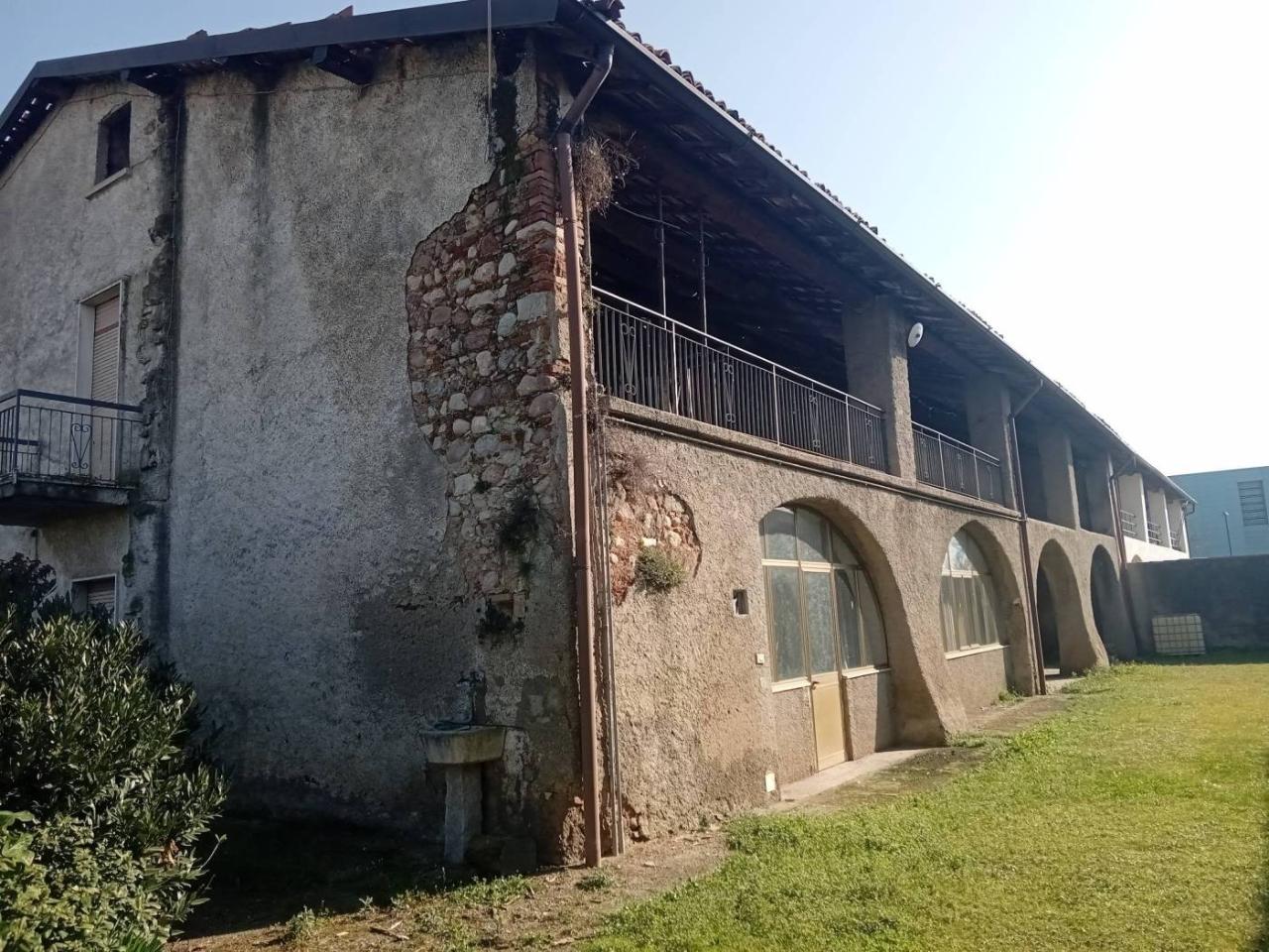 16 rooms House in Bedizzole, Italy No. 151562