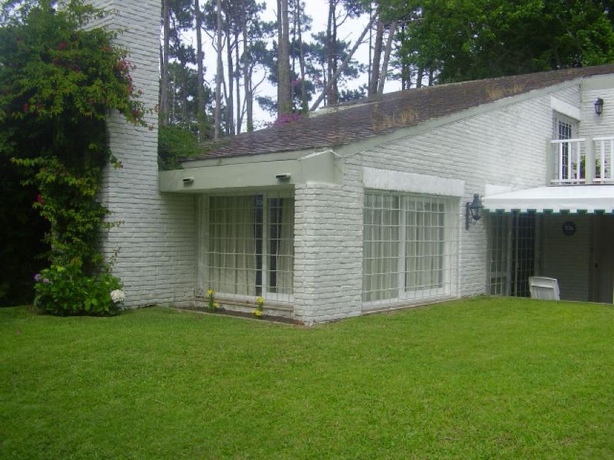 5 bedrooms House in Maldonado, Uruguay No. 4925