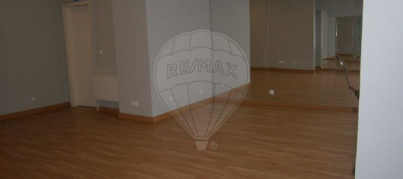 85m² Commercial property in Lisbon, Portugal No. 65786 5