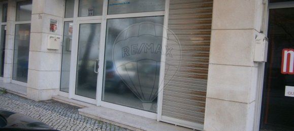 85m² Commercial property in Lisbon, Portugal No. 65786 3