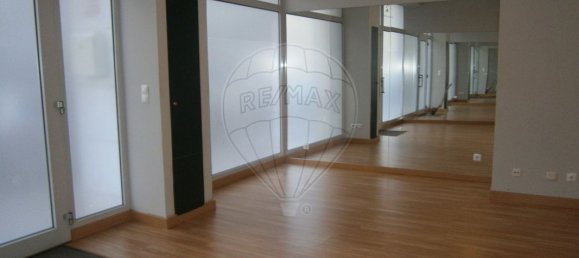85m² Commercial property in Lisbon, Portugal No. 65786 7