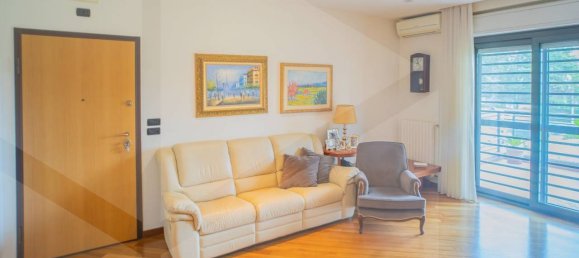 3 rooms Apartment in Bari, Italy No. 227627 4