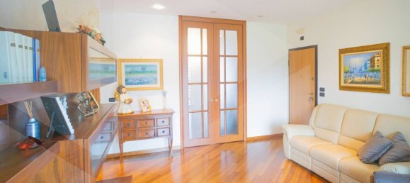 3 rooms Apartment in Bari, Italy No. 227627 2