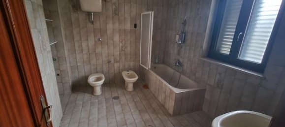 7 rooms Apartment in Avellino, Italy No. 267822 6