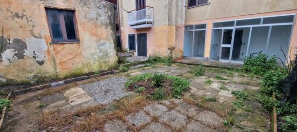 7 rooms Apartment in Avellino, Italy No. 267822 4