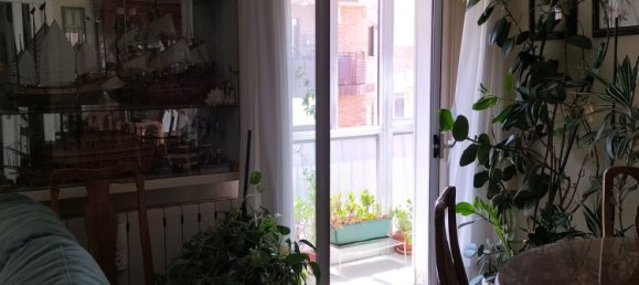 Apartamento de 3 dormitorios en Madrid, Spain No. 177947 3