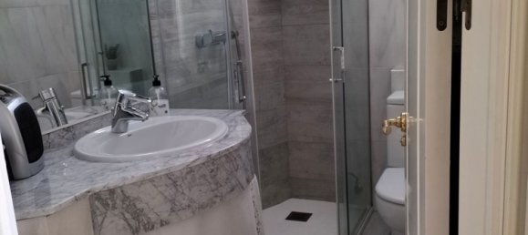 Apartamento de 3 dormitorios en Madrid, Spain No. 177947 20