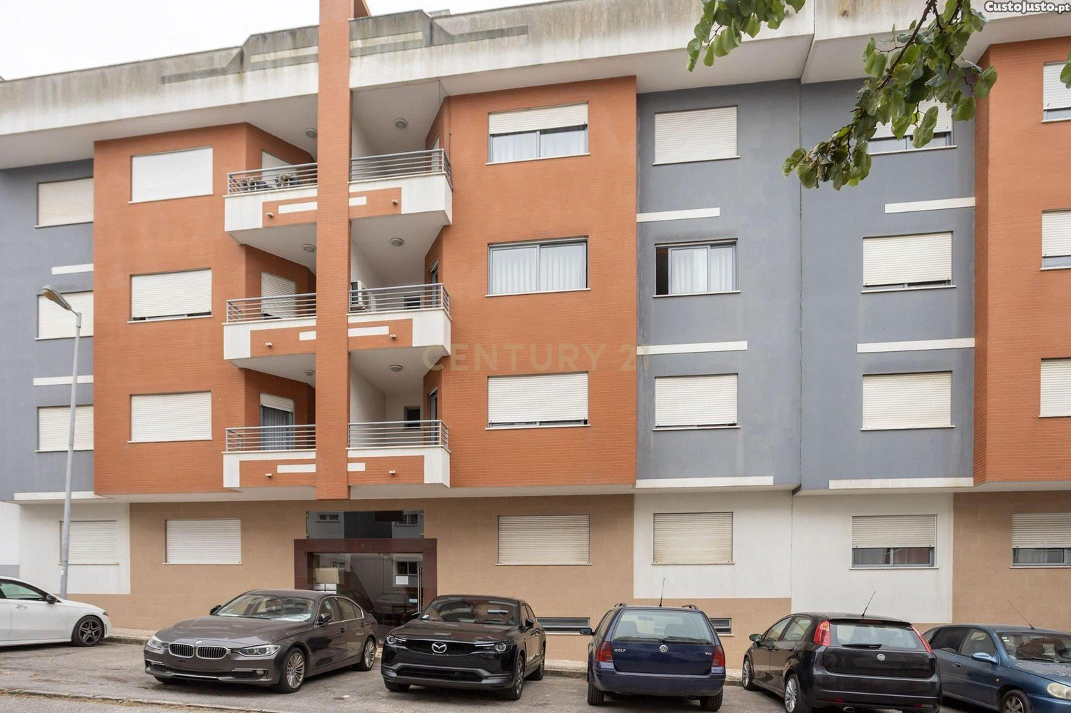 2 bedrooms Apartment in Almada, Portugal No. 292048