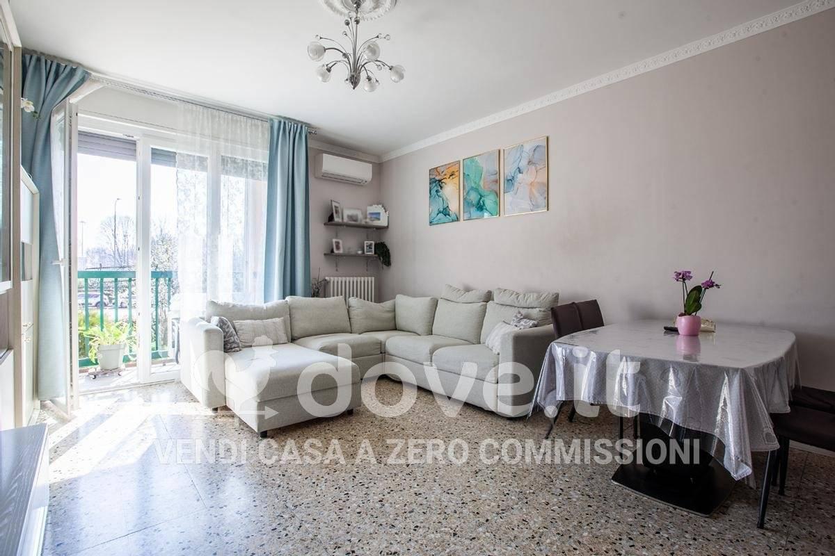 5 rooms Apartment in Milan, Italy No. 242560