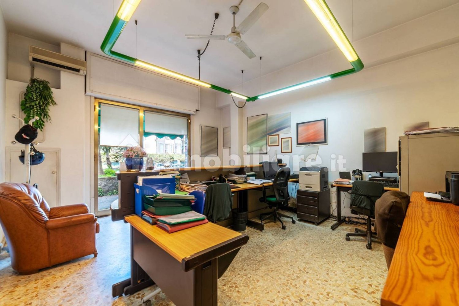 3 rooms Commercial property in Rome, Italy No. 10641