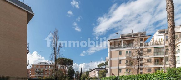 3 rooms Commercial property in Rome, Italy No. 10641 4