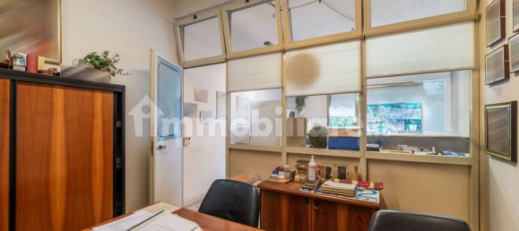 3 rooms Commercial property in Rome, Italy No. 10641 17