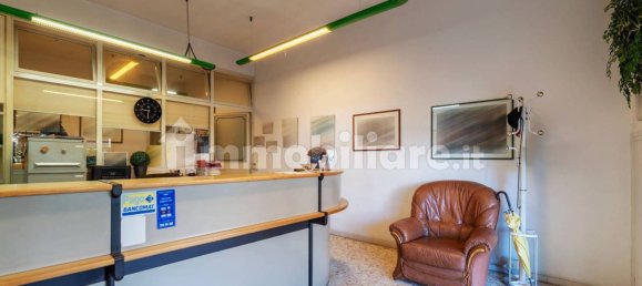 3 rooms Commercial property in Rome, Italy No. 10641 10