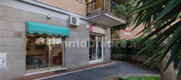 3 rooms Commercial property in Rome, Italy No. 10641 3