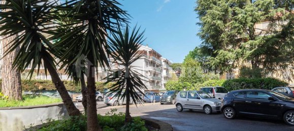 3 rooms Commercial property in Rome, Italy No. 10641 7