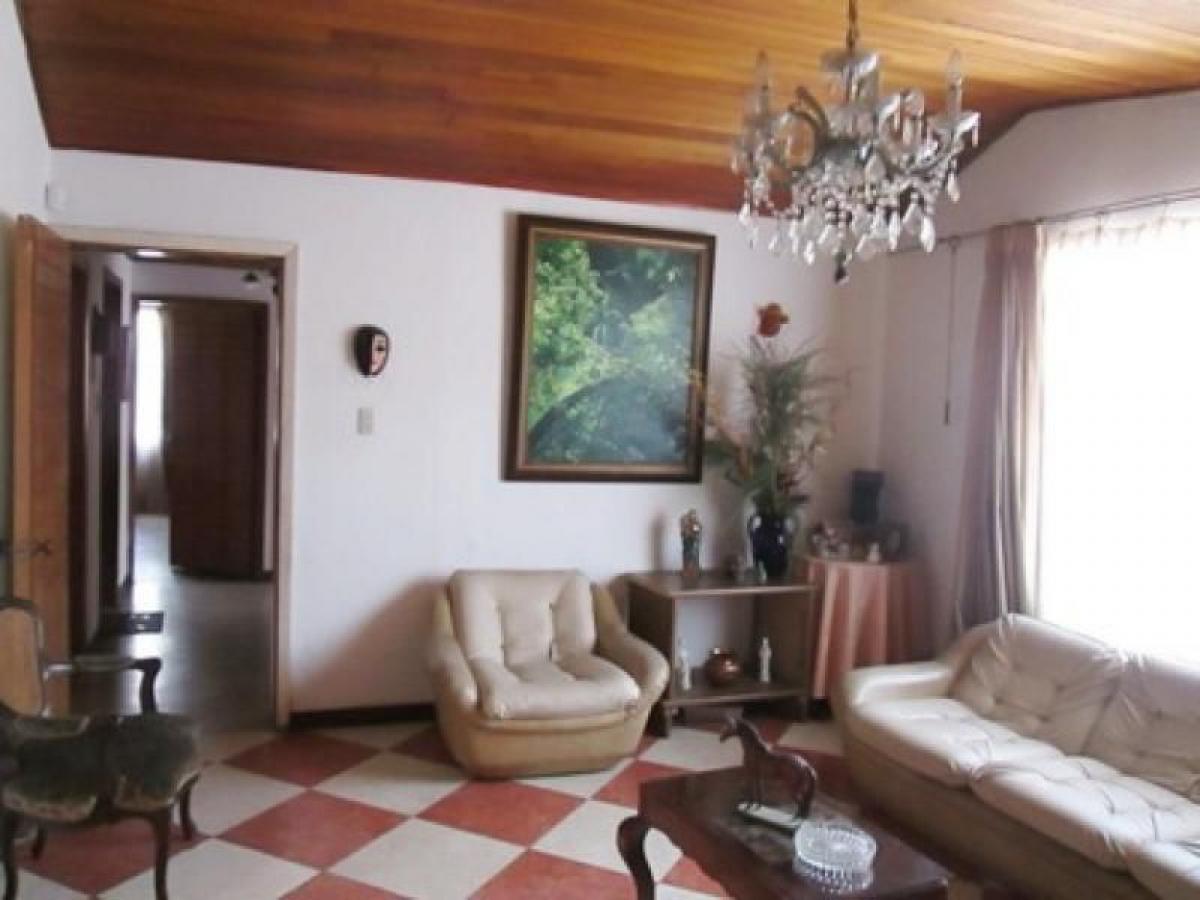 Casa de 3 dormitorios en Bogotá, Colombia No. 14528