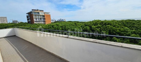 Пентхаус с 2 спальнями в Комаккьо, Италия № 370978 20