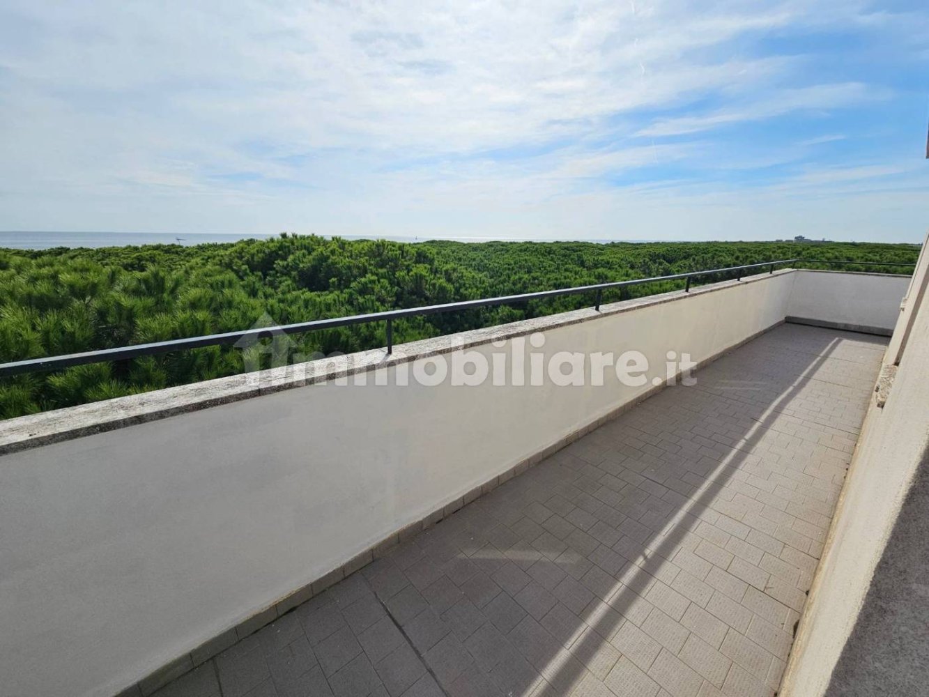 Пентхаус с 2 спальнями в Комаккьо, Италия № 370978