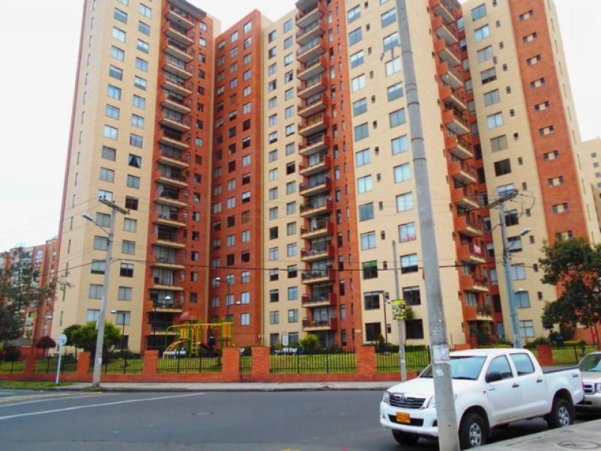 Casa de 3 dormitorios en Bogotá, Colombia No. 10493