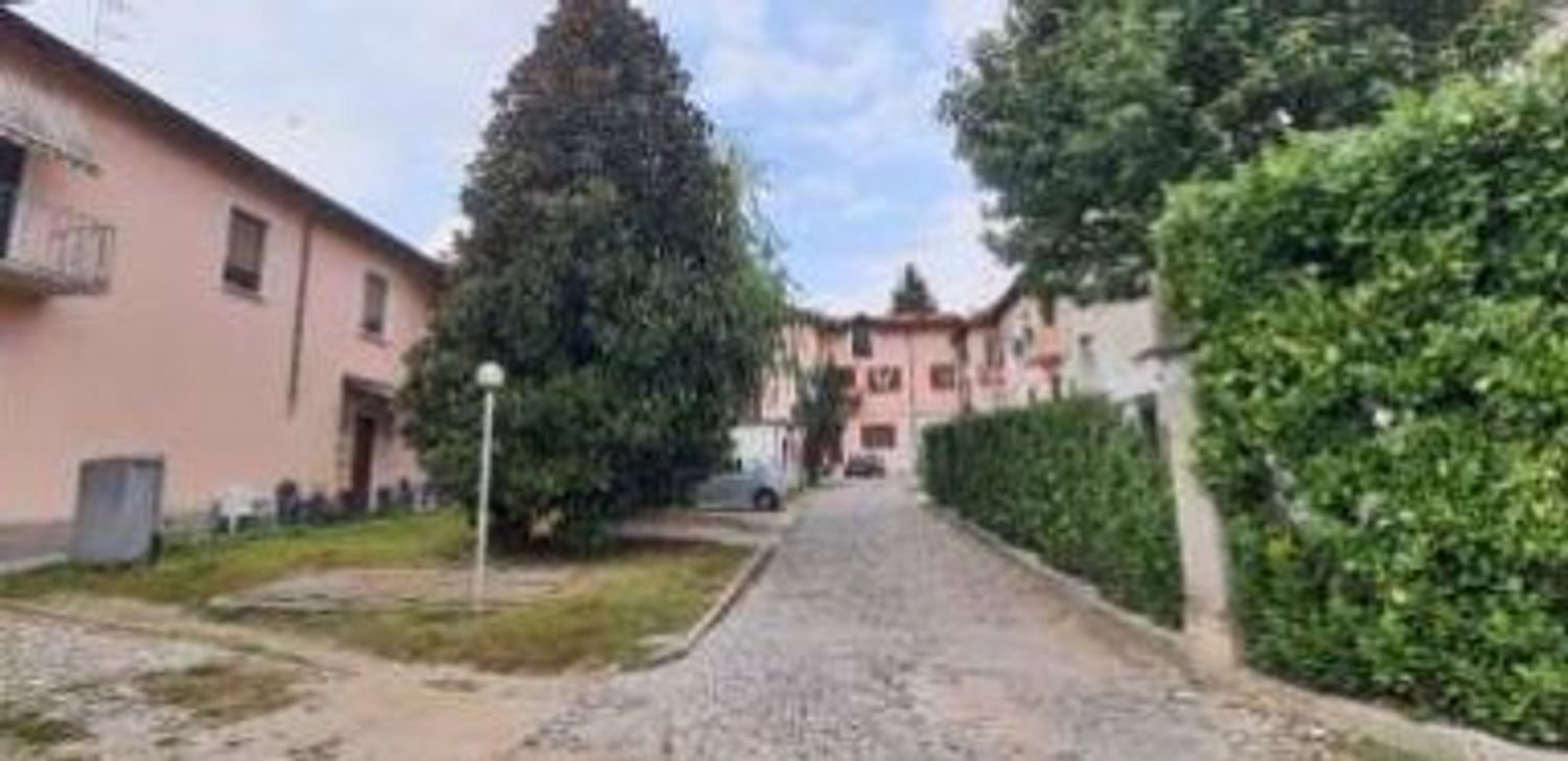 3-salle Appartement à Biandronno, Italy No. 8425