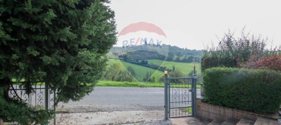 6 rooms House in Ostra Vetere, Italy No. 5674 11