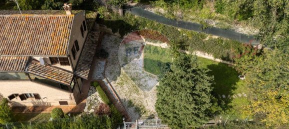 6 rooms House in Ostra Vetere, Italy No. 5674 5