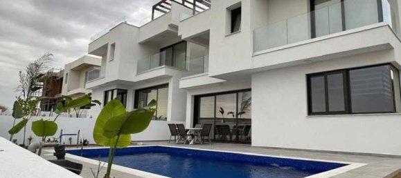 4 bedrooms Commercial property in Pyla, Cyprus No. 84993 7