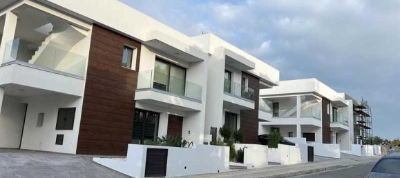 4 bedrooms Commercial property in Pyla, Cyprus No. 84993 8