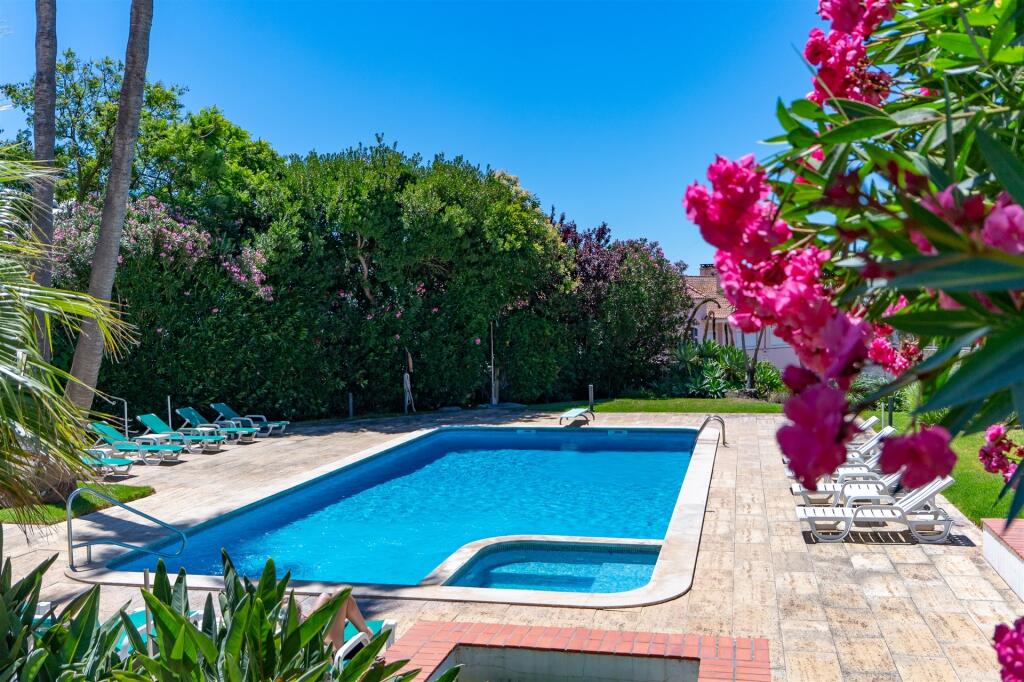 1 bedroom Apartment in Cascais, Portugal No. 320794