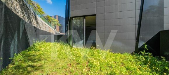 125m² Commercial property in Funchal, Portugal No. 78795 7