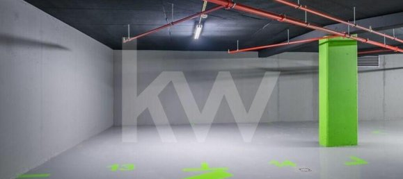 125m² Commercial property in Funchal, Portugal No. 78795 19