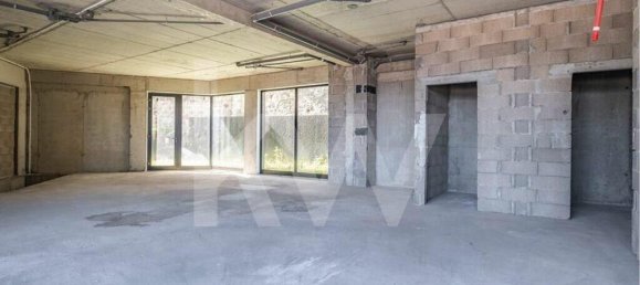 125m² Commercial property in Funchal, Portugal No. 78795 12