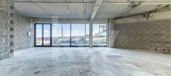 125m² Commercial property in Funchal, Portugal No. 78795 11