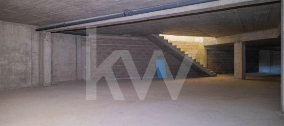 125m² Commercial property in Funchal, Portugal No. 78795 15