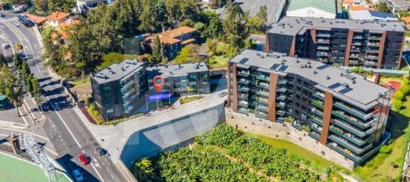 125m² Commercial property in Funchal, Portugal No. 78795 23