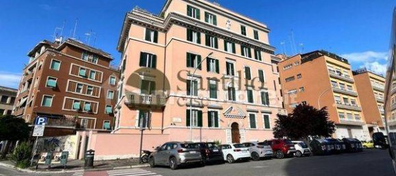 2 bedrooms Apartment in Rome, Italy No. 370224 3