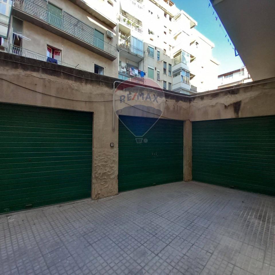 Гараж с 1 комнатой в Палермо, Италия № 15524