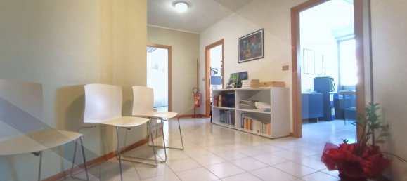4 rooms Building in Montesilvano, Italy No. 17292 2