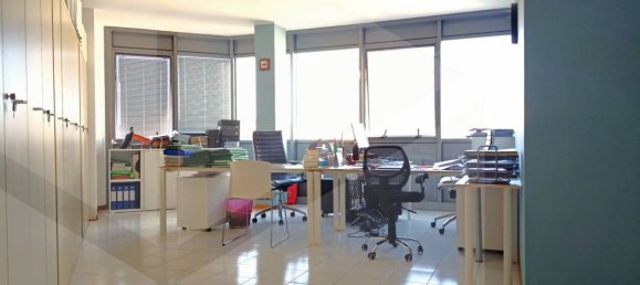 4 rooms Building in Montesilvano, Italy No. 17292 4