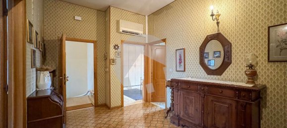 Villa de 9 divisões em Reggio Emilia, Italy N.º 15141 15