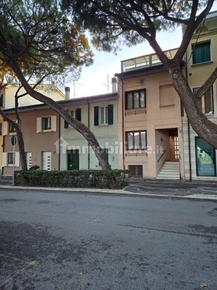 Дом с 4 спальнями в Чезенатико, Италия № 171168