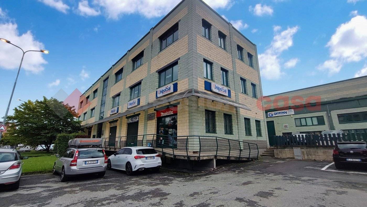 Propiedad comercial de 2 habitaciónes en Pinerolo, Italy No. 80889