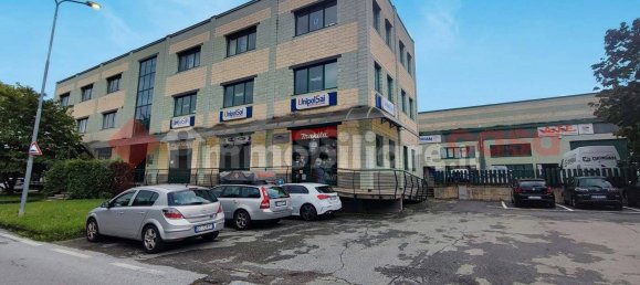 Propiedad comercial de 2 habitaciónes en Pinerolo, Italy No. 80889 2
