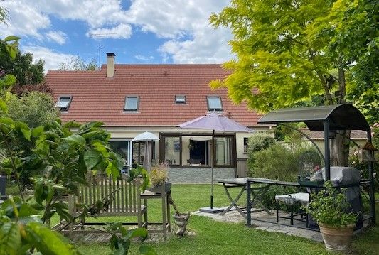 5 bedrooms House in Maule, France No. 169667