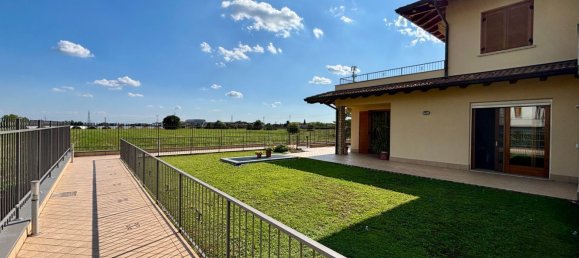 3-salle Appartement à Chiuduno, Italy No. 262441 2